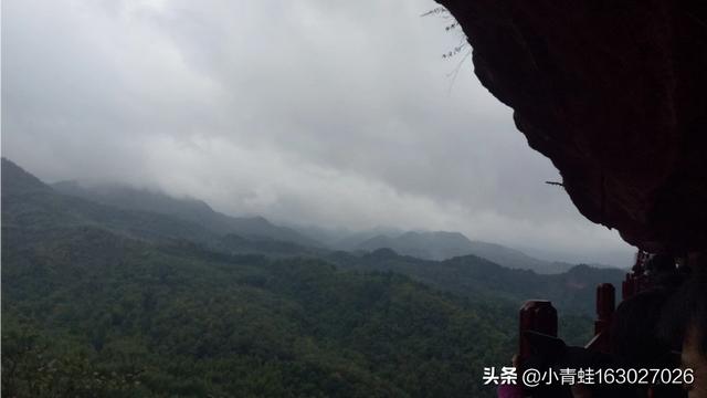 新疆和甘肃哪里更适合居住？