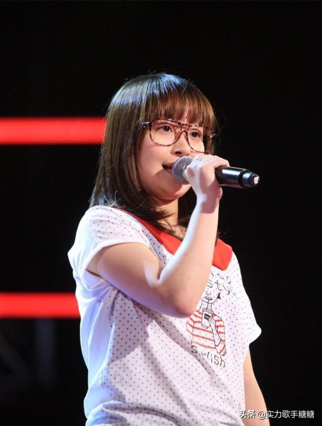 2012年她参加了首季《中国好声音》节目,成为刘欢队四强,全国十六强 