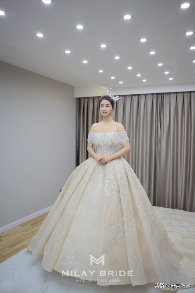 婚纱手臂太细怎么改善(图1)