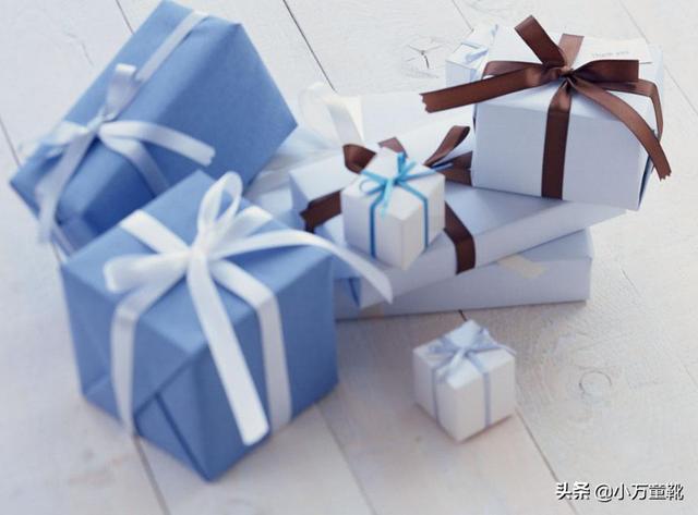 情侣之间送什么礼物情侣之间送什么礼物有纪念意义