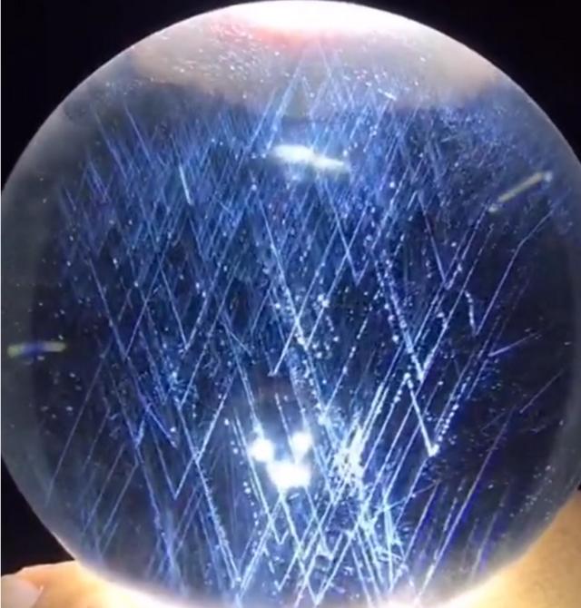 金星摩羯金星狮子,火星狮子座男人