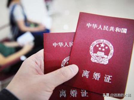 夫妻离婚户口不在一起要拿双方户口本吗？：结婚离婚不用户口本