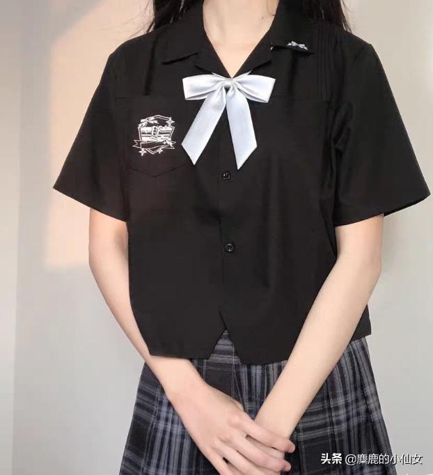 女士黑色衬衣怎么搭配(图4)