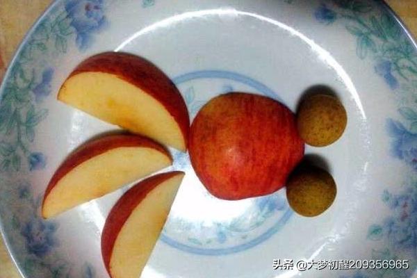 [果实图片]用各种水果做玫瑰花，你觉得哪个最好看？