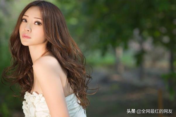 通勤如何搭配白衬衫女士(图5)