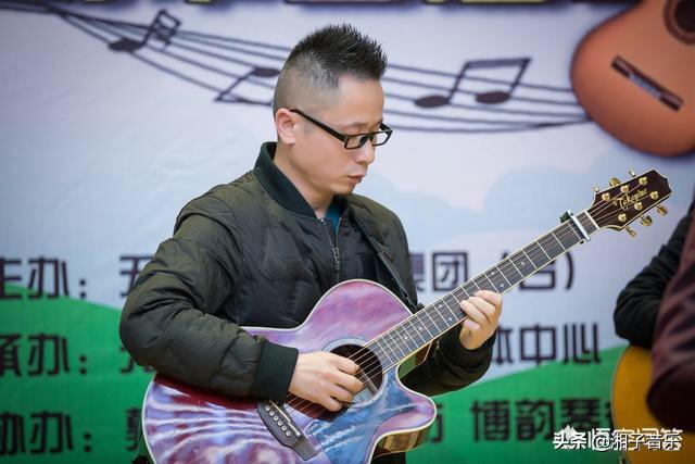 歌曲《忐忑》为什么可以成为网络神曲呢？