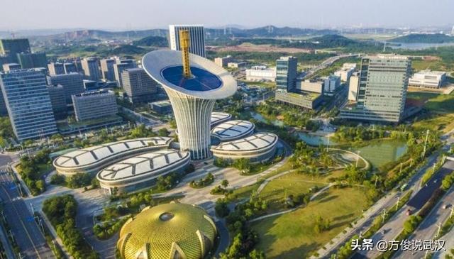 郑州和武汉那个城市大？