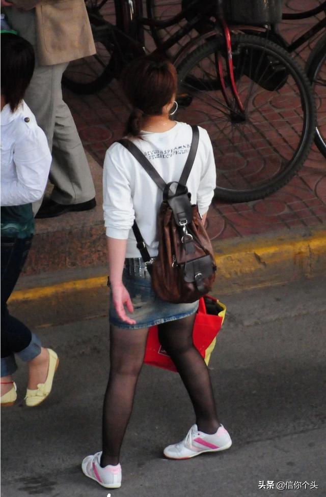 黑色丝袜应该如何搭配服装(图10)