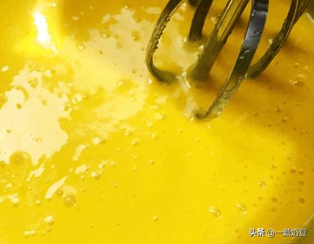 巧克力甜点冰淇淋美食做法（怎么在家自己做冰淇淋---简单版巧克力冰淇淋？）
