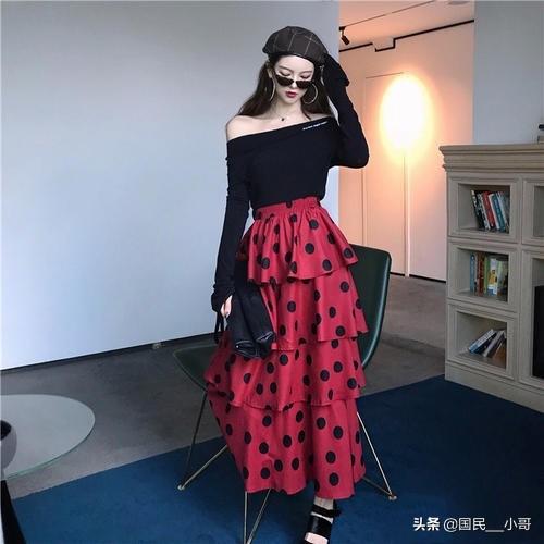 上衣如何搭配蛋糕裙子女