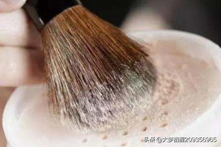 油皮热门化妆小技巧
