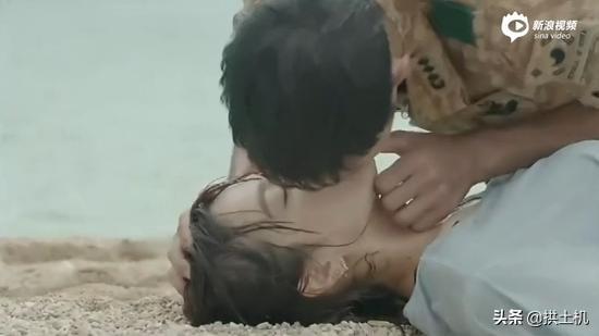 美女人工呼吸心肺复苏(图1)
