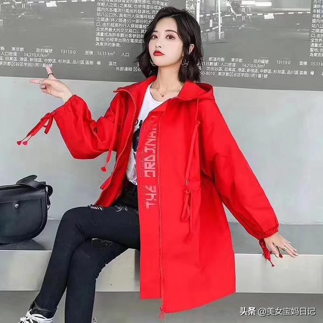 紧身黑外套如何搭配好看(图6)