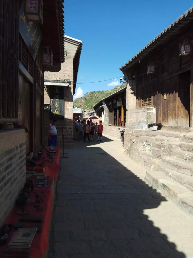 云南曲靖市麒麟区吃刨猪汤农家乐一般多少钱一天,曲靖杀猪饭酒楼