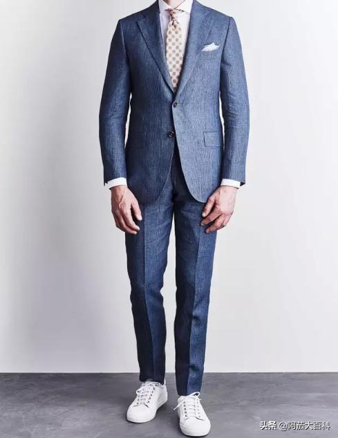 男士休闲西装如何搭配鞋(图1)