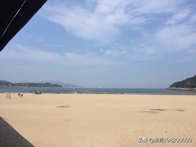 两个女人在风景的海滩(图3)