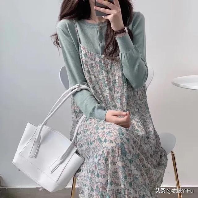 米白色短裙如何搭配毛衣(图18)