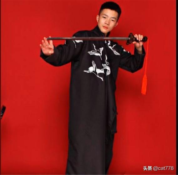 黑色的海（玛利亚海沟海水为啥黑色的？）