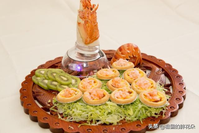 [美少女餐厅]什么店里服务员是穿西装的？