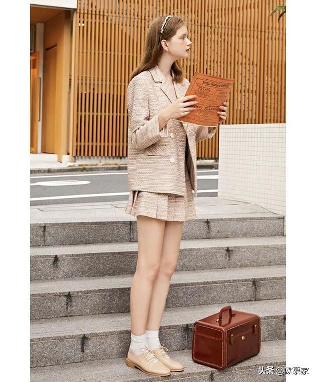 运动鞋怎么搭配衣服女图片(图1)