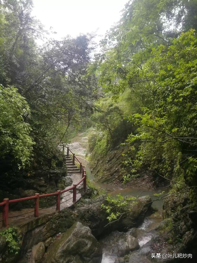 成都附近都有哪些比较好玩的自然风景景区或古镇之类的？：仁吉