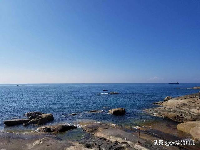 虎跳峡旅游穿搭海边， 虎跳峡值得去吗