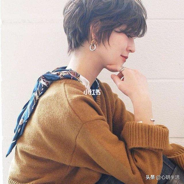 年轻女性都有什么短发型(图20)