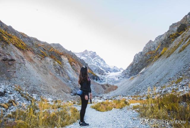 玉龙雪山高尔夫球场海拔高度？