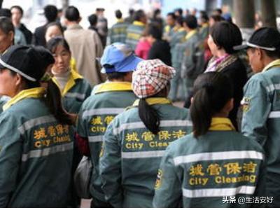 环卫工人标准工资一月多少钱？