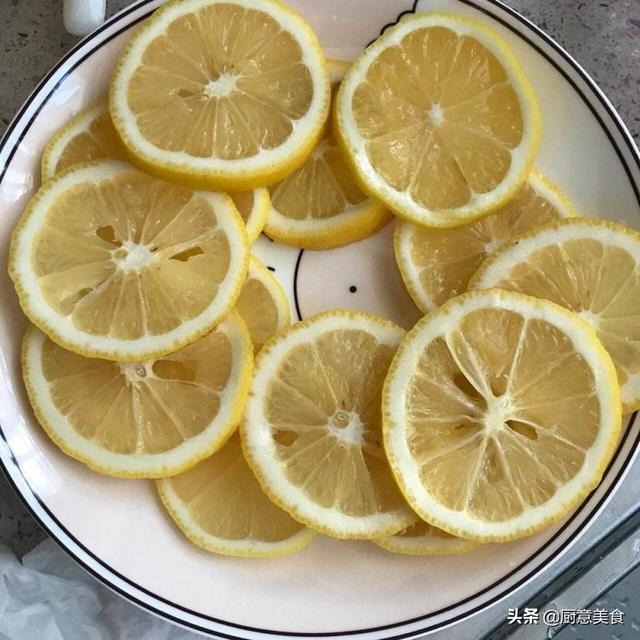 柠檬泡水怎么吃效果好呢(图3)