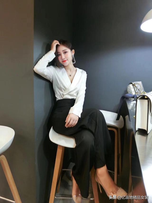 秋天衬衫如何搭配女生穿(图5)