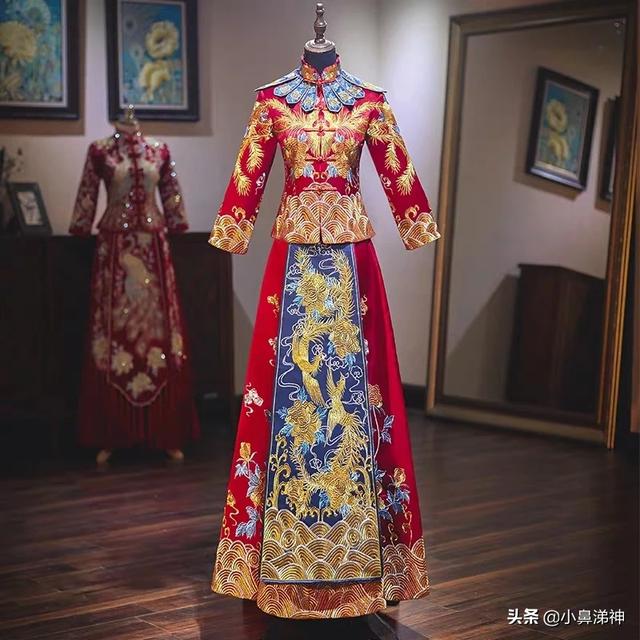 新娘婚服由三件全白衣服搭配而成,新娘婚服由三件全白衣服搭配而成什么意思