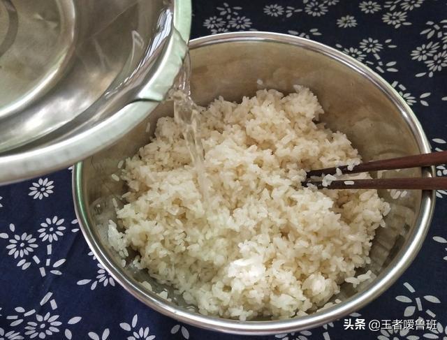米酒里面干的东西怎么吃(图4)