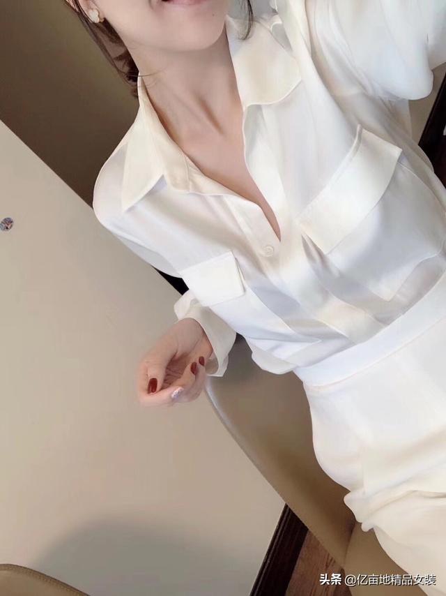 秋天衬衫如何搭配女生穿(图2)