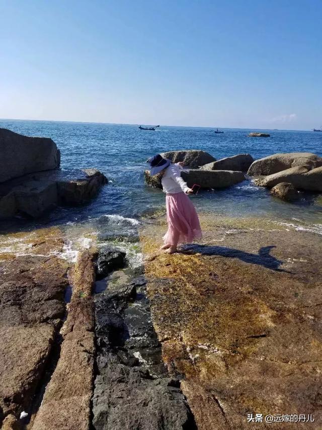 虎跳峡旅游穿搭海边， 虎跳峡值得去吗