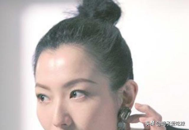 [额头高适合中分吗]额头长适合中分还是偏分？