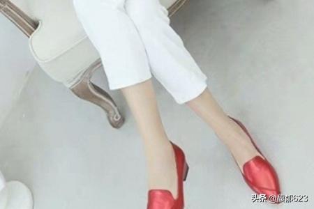 皮鞋如何搭配衣服裤女子(图2)