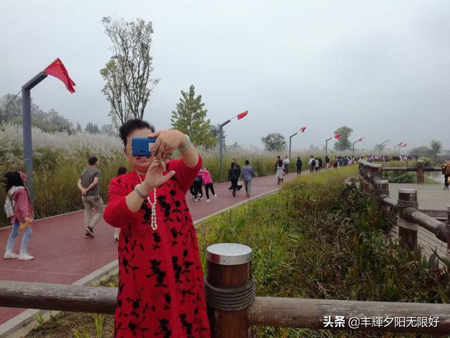 拍照好看的中年女性照片(图83)
