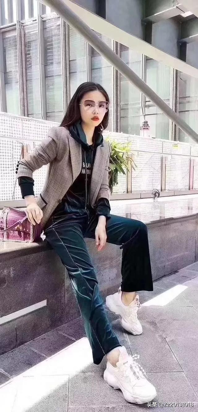 女西装如何搭配胸衣好看(图5)