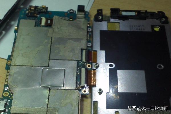 彩色条纹针织衫怎么搭配(图2)