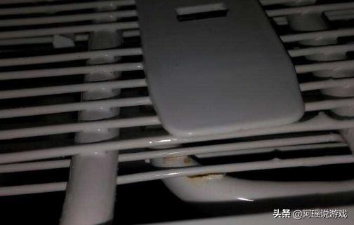 [冰箱为什么会漏水]冰箱漏水什么原因？