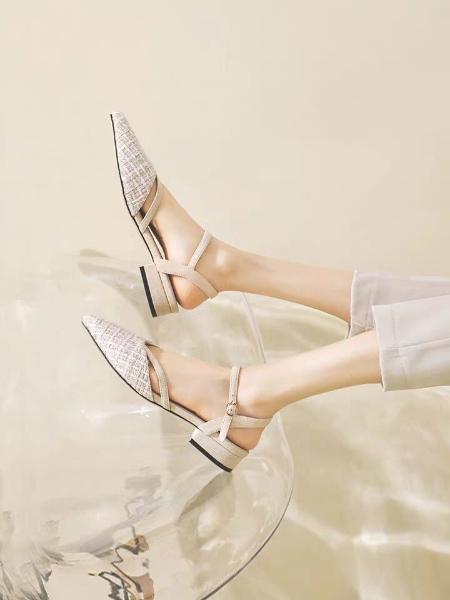 中长连衣裙如何搭配下身(图11)