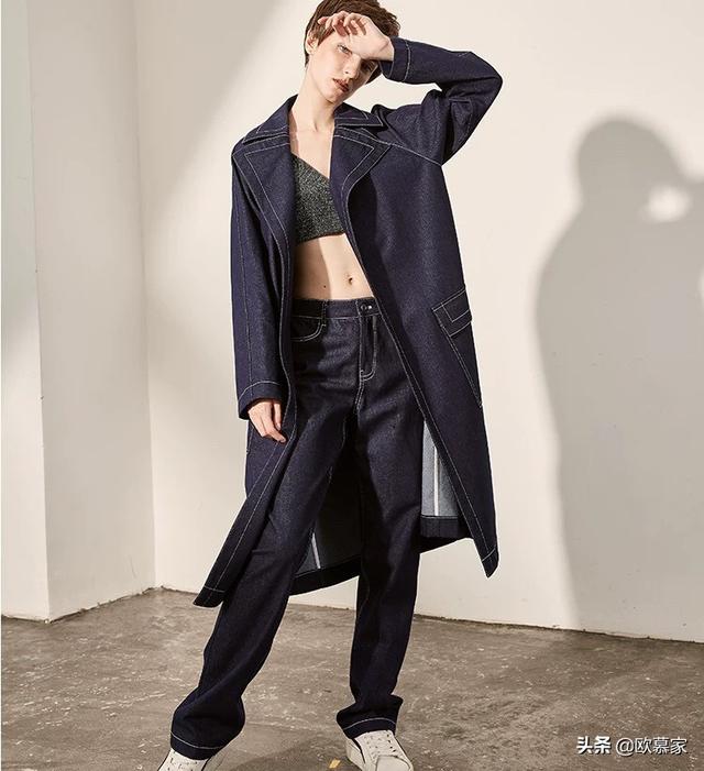 黑色牛仔外套如何搭配女(图5)