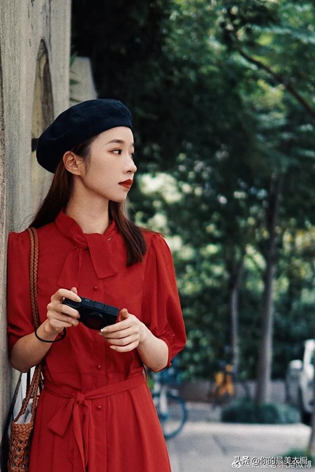 红色运动裙怎么搭配图片(图1)