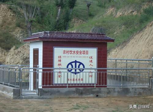 村支书暴雨救人牺牲视频_村路弯弯影评？