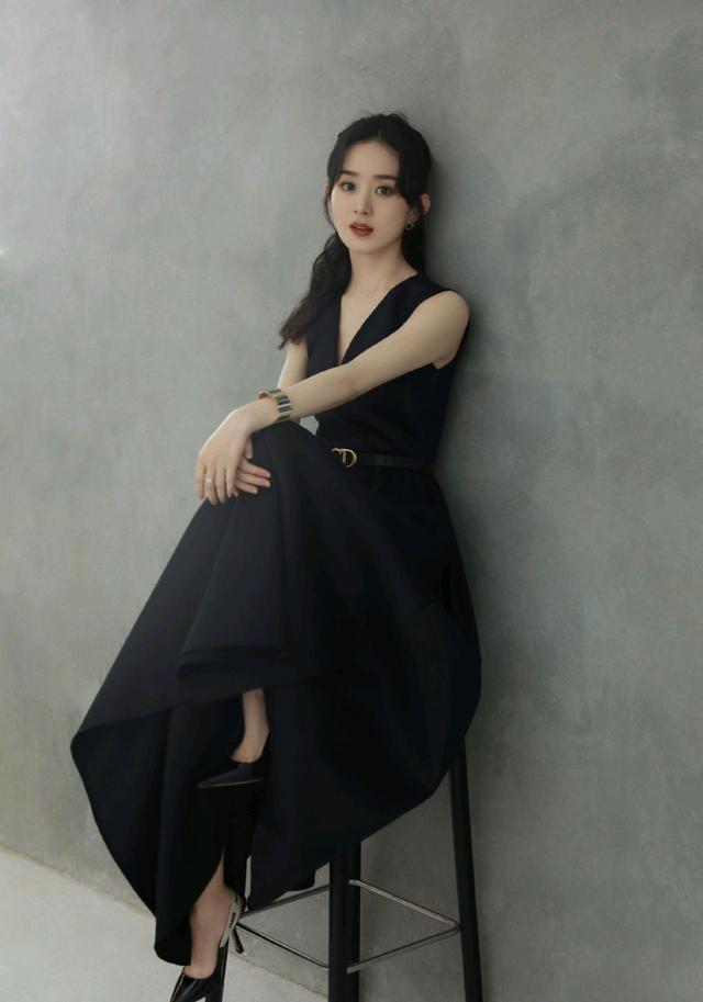 黑色国风连衣裙如何搭配(图3)