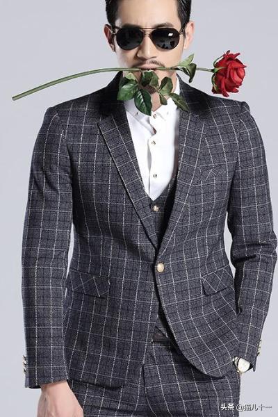 根据身型选择合适的男士礼服款式？如何选择男士婚礼礼服？