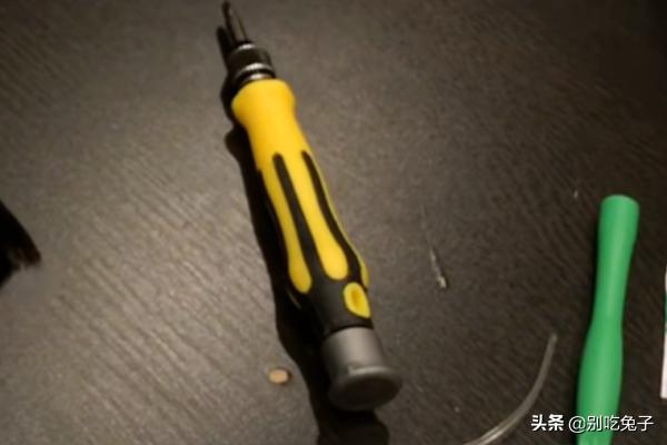 西数移动硬盘拆解西数移动硬盘拆解视频