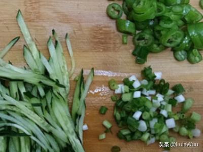 凉面条的做法（凉面条的做法及调料？）