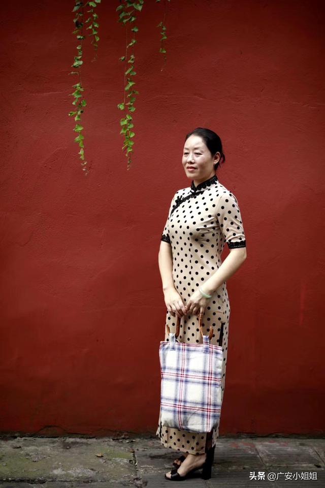 穿旗袍如何搭配包包女生(图7)